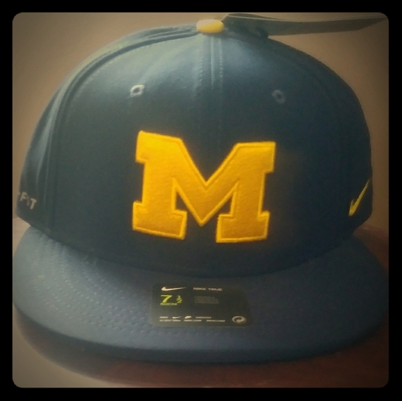 Nike Other - NWT Nike Dri-Fit Michigan Wolverines Fitted cap
